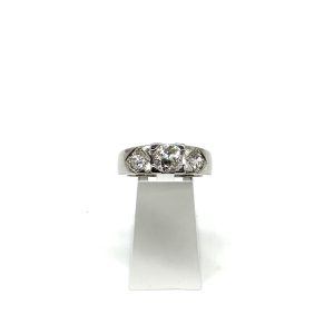 bijou occasion or blanc 750 millièmes 18 carats bijouterie frot guilde bague diamants trilogie